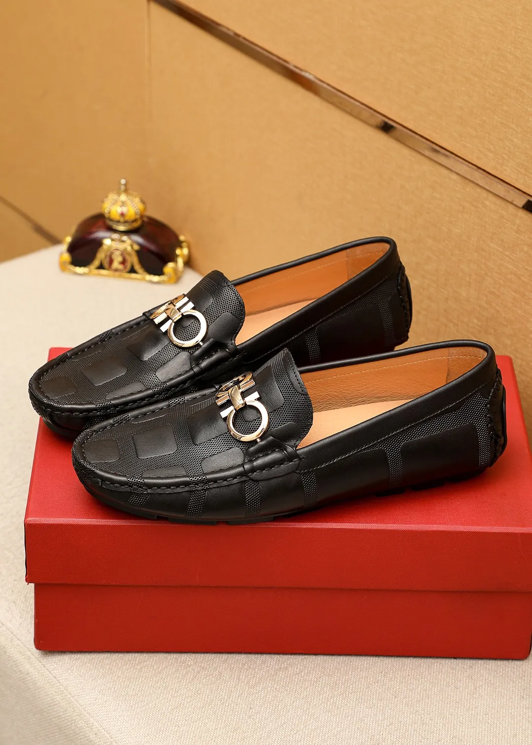 Men's shoes 💰360 💐 Product trademark: Ferragamo "Ferragamo" bean shoes Regular size: 38-44 (45.46🉑️customized) Product materials: Selected imported calfskin embossed upper + classic hardware buckle, imported pig leather lining. Strong three-dimensional visual effect, original outsole color: 1⃣️color optional